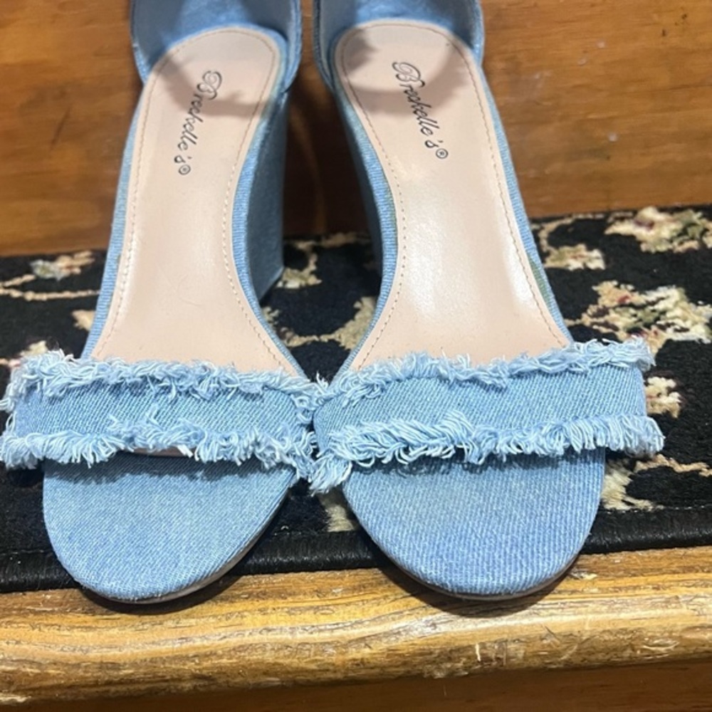 Those blue shoes are absolutely eye-catching!